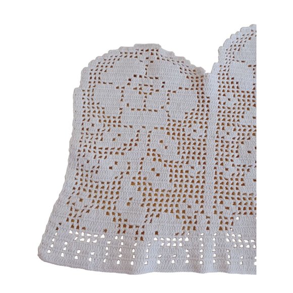 Vintage Grandma's Hand Crochet Tiered Roses18.5" x 12" Handmade White Table Top - Picture 5 of 8